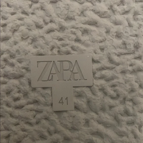 Zara Women's Cream Rubberized Sandals - Picture 4 of 4